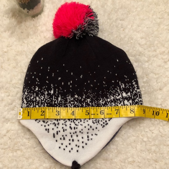 NWT Under Armour Tassel Beanie Girls Medium - Picture 2 of 8